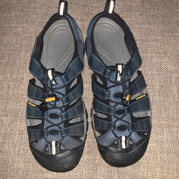 Excellent Preowned Condition Keen Waterproof Sandals Size 11.5 very nice. - Picture 1 of 8